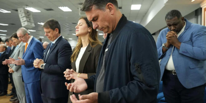 Evangélicos listam os pecados de Flávio Bolsonaro e cobram coerência de quem pede voto em nome da fé