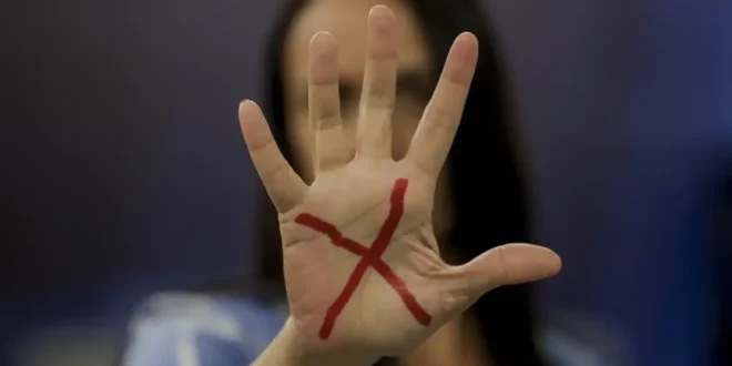 Retrocesso de um século para as mulheres: os projetos de aliados de Flávio Bolsonaro