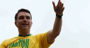 Parceiros: poucas horas antes da sabatina, Flávio Bolsonaro é recebido pela cúpula da Globo para almoço