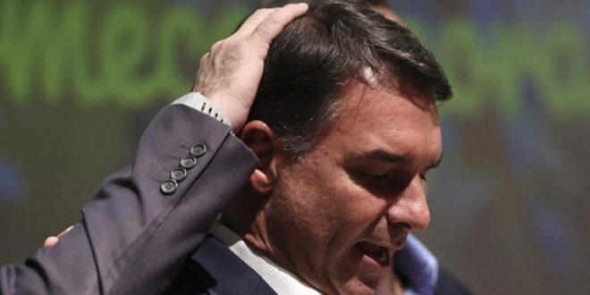 Será? site argentino diz que Flávio Bolsonaro fugiu para os EUA de jatinho após atravessar fronteira