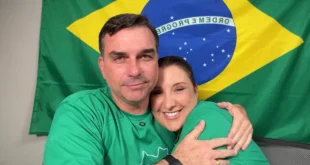 Vai detonar o programa: Flávio Bolsonaro apaga posts atacando o Bolsa Família que chamou de Bolsa Farelo