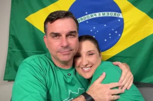 Vai detonar o programa: Flávio Bolsonaro apaga posts atacando o Bolsa Família que chamou de Bolsa Farelo
