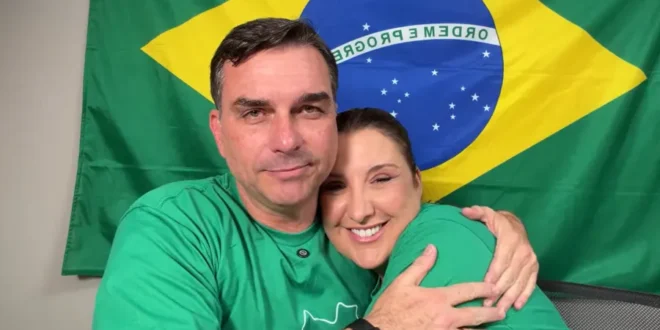 Vai detonar o programa: Flávio Bolsonaro apaga posts atacando o Bolsa Família que chamou de Bolsa Farelo