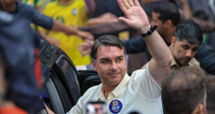 Mesmo nos EUA, Flávio ainda custará R$ 384 mil por mês aos cofres públicos
