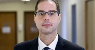 Aprenda a votar ou se lasque: economista de Flávio Bolsonaro assinou parecer contra piso do frete dos caminhoneiros