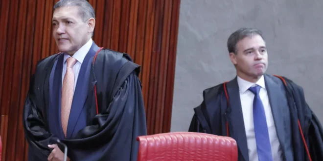 Nunes Marques e Mendonça miram “Exército do Lula” e articulam bloqueio de canais políticos no WhatsApp antes do 2º turno
