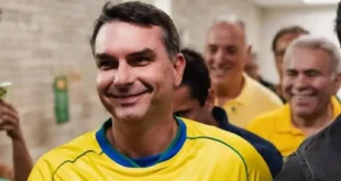 Do lado de matadores: Flávio Bolsonaro foi advogado de outros PMs acusados de matar inocentes