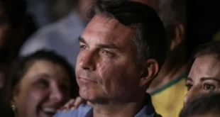 “Ameaça à democracia”: bispos católicos assinam carta contra candidatura de Flávio Bolsonaro