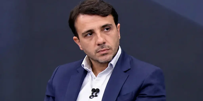 Renan Santos associa Flávio ao CV e afirma “desprezar” seus eleitores