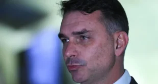 Flávio Bolsonaro que apoiou turismo sexual, usa táticas de manipulação e intimidação comuns em abusadores