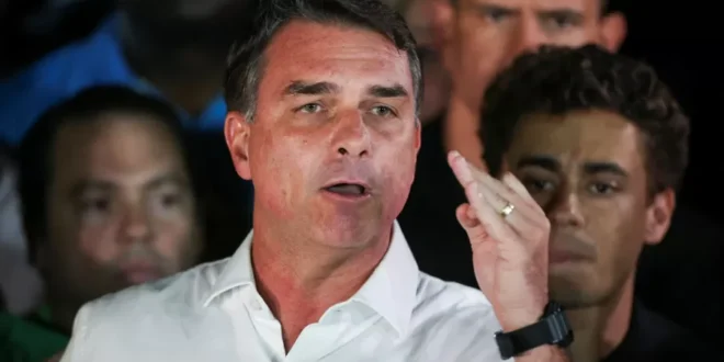 Flávio Bolsonaro mostra que não saber perder é hereditário