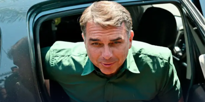 Enrolado até o pescoço: Flávio Bolsonaro torna-se alvo de novo inquérito, na Polícia Federal