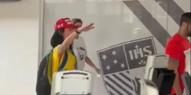 Eles não têm jeito: mulher faz saudação nazista após votar no Rio de Janeiro