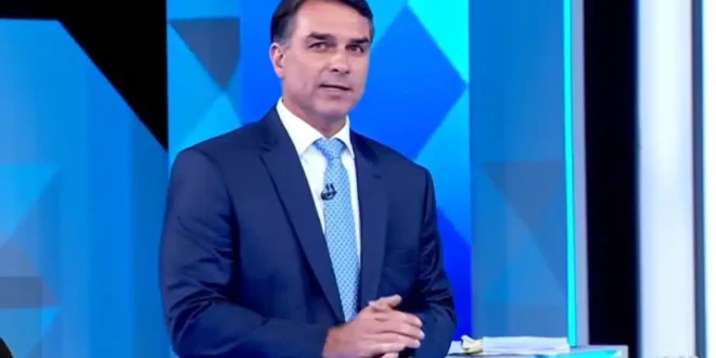 É pilantragem que fala? Flávio Bolsonaro também pediu prorrogação da votação; agora, alega manobra