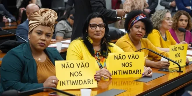 No Brasil: em nome da Ku Klux Klan, o racismo volta a ser método de intimidação política