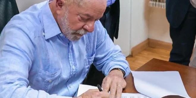 Presidente, a caneta é sua. A força é do povo