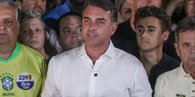 Bateu o desespero: Flávio recua e apaga post após se declarar “presidente eleito”