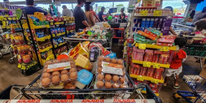 Sem apostas, comem mais: consumo de alimentos cresce após proibição das bets no país