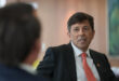 João Amoêdo anuncia voto em Lula no 2º turno e diz temer governo de Flávio Bolsonaro