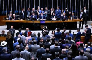 O Brasil que emerge das urnas: Câmara terá predominância de homens brancos, média de 50 anos e 60% de milionários