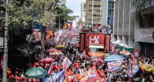 Último ato de Lula antes do 1º turno lota a Paulista