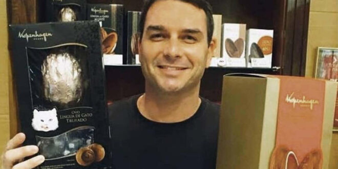 A prática de suas teorias: loja de chocolates de Flávio Bolsonaro demitiu balconista grávida sem carteira assinada