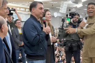 Flagrante de vigarice: em culto com Flávio, pastor dos feijões mágicos diz que Deus criou a escala 6×1