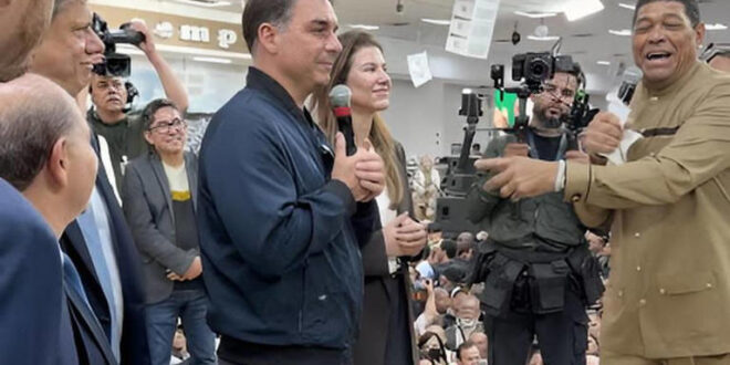 Flagrante de vigarice: em culto com Flávio, pastor dos feijões mágicos diz que Deus criou a escala 6×1
