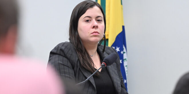 Caso Vorcaro: Sâmia Bomfim pede apuração de possível tráfico de mulheres