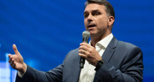 Veja o que os empresários estão tramando junto com Flávio Bolsonaro para piorar a vida dos trabalhadores