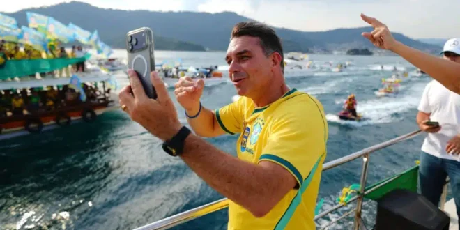 A “redemocratização” de Flávio Bolsonaro e a ameaça de uma nova ruptura