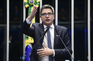 Adivinhe o partido: senador diz que fim da 6×1 pode afetar mensalidade de seu condomínio