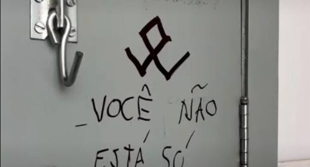 Suásticas pichadas na UFSM: ataques bolsonaristas a universidades tomam o país