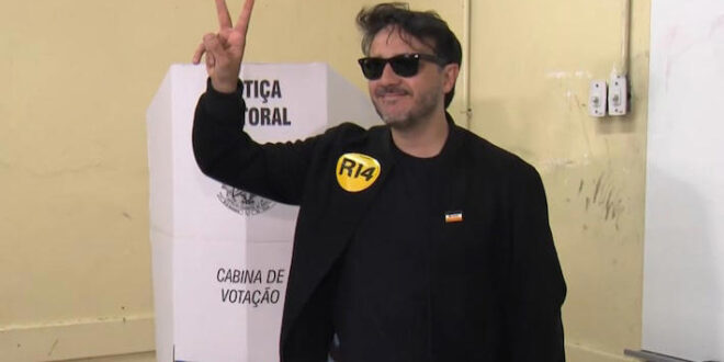Renan Santos diz que eleitor dele que quiser votar em Flávio vai pagar mico e perder tempo
