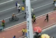 Ato flopado de Flávio na Paulista tem “míssil” pedindo para Trump bombardear o Brasil